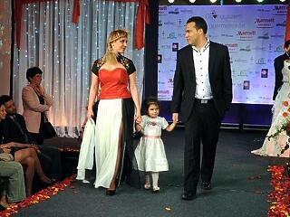 Jótékonysági esküvőiruha bemutatót tartottak a Marriottban