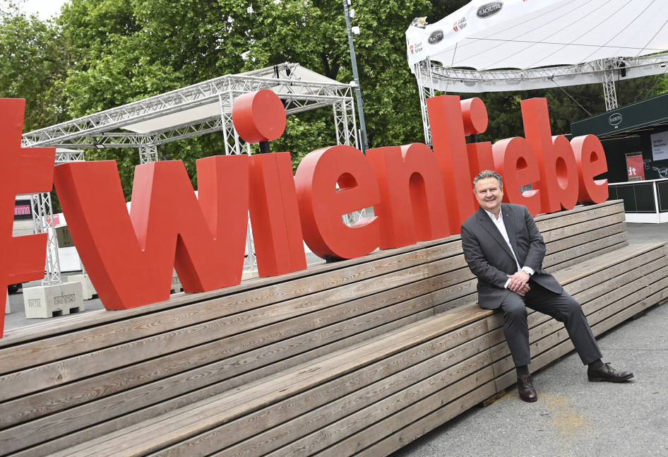 A képen Bécs Város polgármestere, Michael Ludwig látható a Wienliebe Fesztiválon
