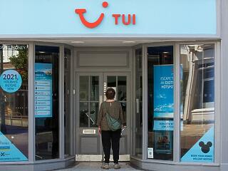 A TUI máris bezár 48 irodát Angliában, az új lockdown-ra reagálva