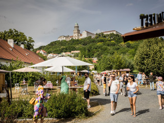 Pannonhalmára költözik a Costes Downtown