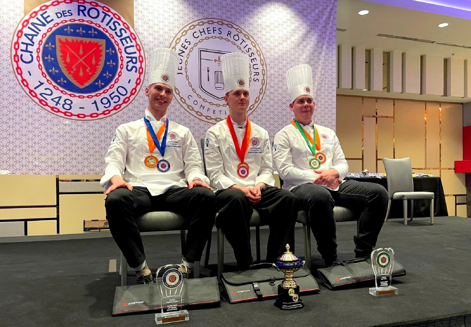 A dobogós helyezettek (balról jobbra): Joel Manninen (Finnország), Erik Hansen (Kanada), Kocsis Marcell (Magyarország)