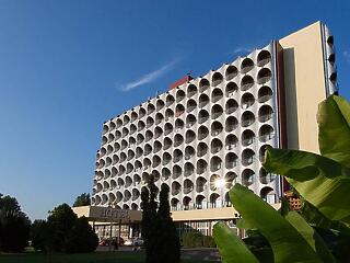 Bezárt a Balaton legendás szállodája