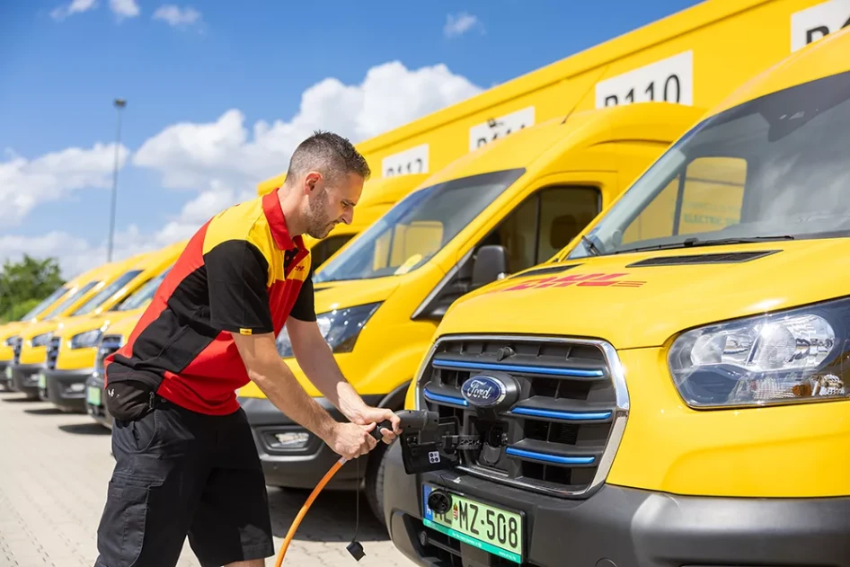 DHL elektromos szállítóeszközök / Forrás: Store Insider
