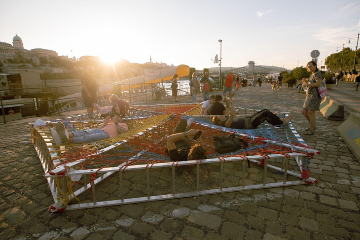 A teraszra pedig mindenki bátran magával viheti a szendvicsét és élvezheti a csodás panorámát 