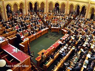 Elfogadta a Parlament a romkocsma-adót