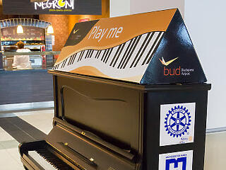 Bárki zongoristává válhat a budapesti repülőtéren