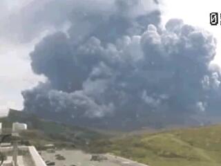 Vulkáni tevékenység miatt menekítették a turistákat Japánban