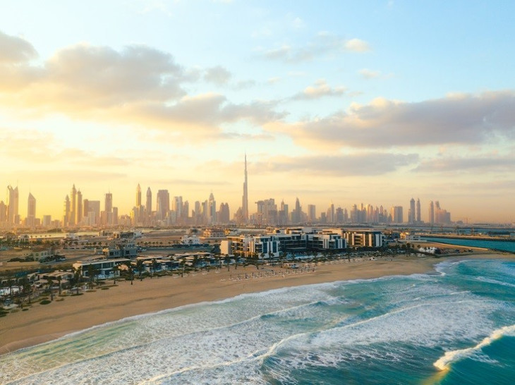 Az ingyenes belépőket kínáló különleges ajánlat a 2024. május 22. és június 11. között vásárolt Dubajba szóló retúr repülőjeggyel, a 2024. május 25. és augusztus 31. közötti utazásokra érvényes