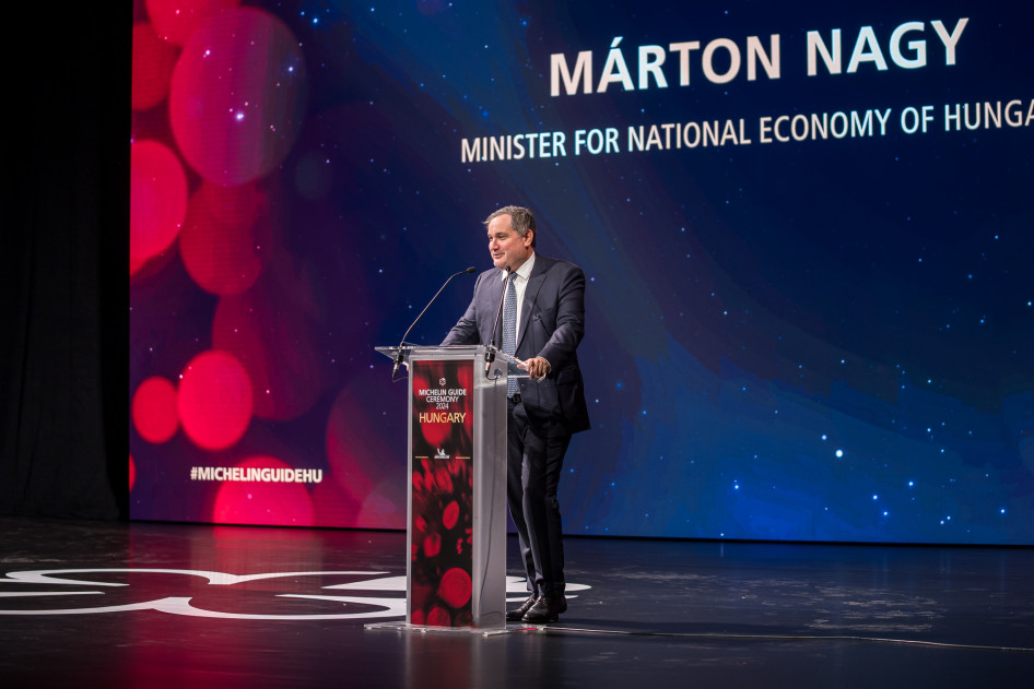 Nagy Márton miniszter beszédében elárulta azt is, hogy egész napját a Parlamentben töltötte, ehhez képest kész felüdülés este a hazai gasztronómia topképviselőivel találkozni