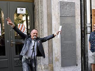 Budapesti szülőházánál kapott emléktáblát Tommy Ramone