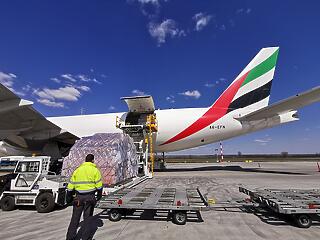 Arcmaszkokat, védőfelszereléseket hoz az Emirates
