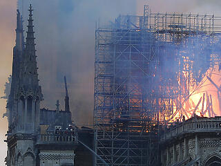 Kolosszális kár érte a párizsi Notre Dame-ot