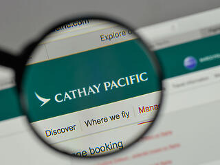 Koronavírus: szabadságra küldené dolgozóit a Cathay Pacific