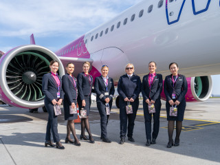 Nőnapi járatok a Wizz Airnél: tíz gépet kizárólag női személyzet repült