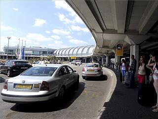 Véget ért a reptéri taxisok tiltakozása