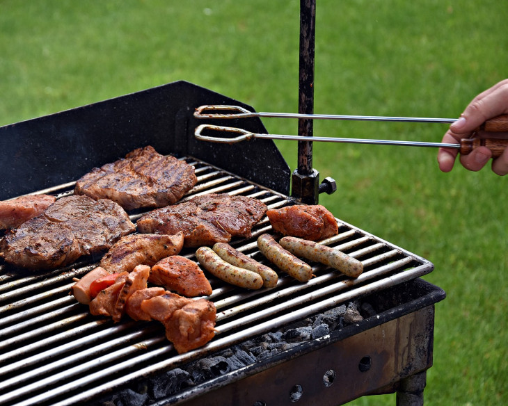 Grillezés, kerti főzés közben nyílt láng, forró eszközök és égésgyorsítók használata lehet veszélyes