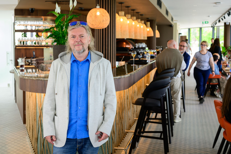 Gerendai Károly, aki Rácz Jenő vezetésével a balatoni vitorlásklub konyhájának üzemeltetője