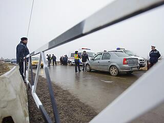 Megnyitották az alkalmi határátkelőket a magyar-román határon