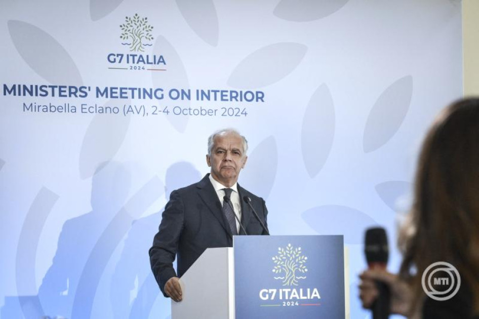Róma, 2024. december 13. Utasok várakoznak a római Termini pályaudvaron 2024. december 13-án, amikor a közlekedési dolgozók 24 órás figyelmeztető sztrájkot tartanak az USB szakszervezet felhívására számos olasz nagyvárosban. 