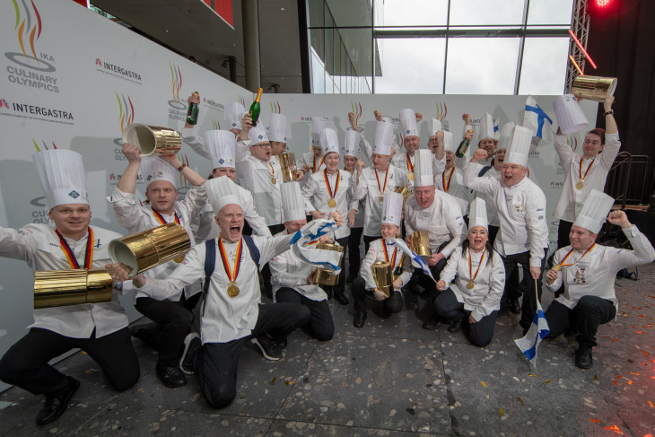 A csapatversenyek egyik győztese, a finnek hatalmas ovációval, kereplőcsattogással, füttyszóval és  dobszóval fogadták győzelmük bejelentését / Forrás: Landesmesse Stuttgart GmbH