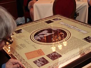 Saját asztalt kapott Juhász Ferenc a New York Kávéházban