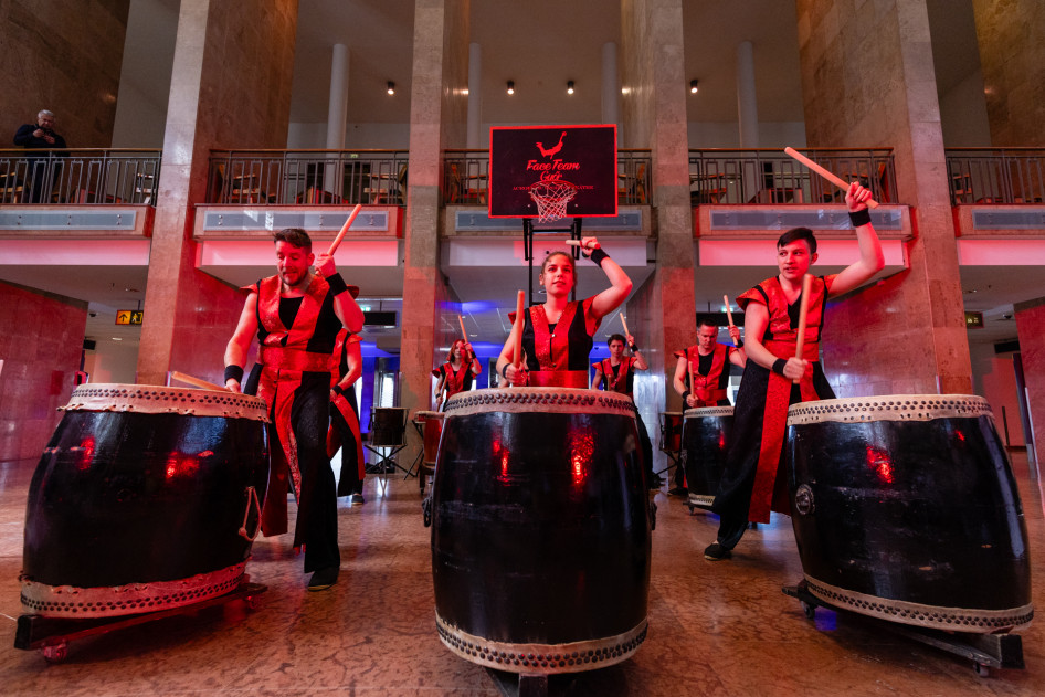 Emlékezetes részlet a Budapest Airport 1. Terminálon tartott tájékoztatóból - japán taiko dobshow