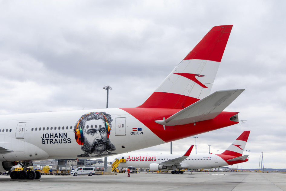 A Bécsi Idegenforgalmi Közösség és az Austrian Airlines a „Strauss-gépet” utazásra küldi a zenei világfőváros, Bécs repülő nagyköveteként. 