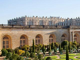 Nyitva a madridi Prado és a francia Versailles-i kastély