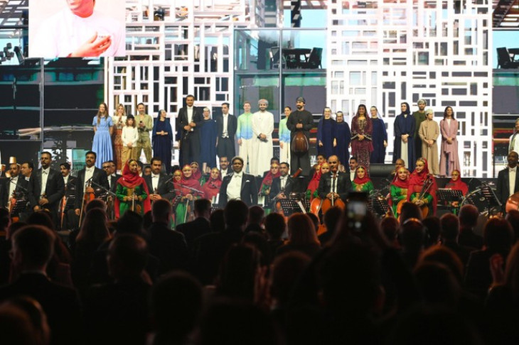 Az Omán által celebrált nagyszabású show a megnyitó ünnepségen