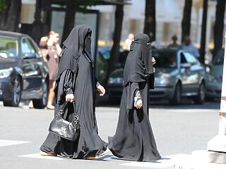 Elítéli az osztrák turisztikai szakma a tervezett burkatilalmat