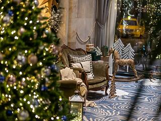 Ünnepi fényekben a Ritz-Carlton karácsonyfája