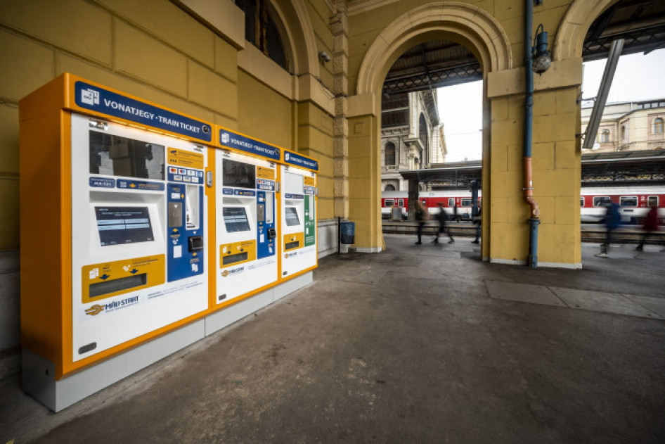 Új típusú jegy- és bérletautomaták a Keletinél