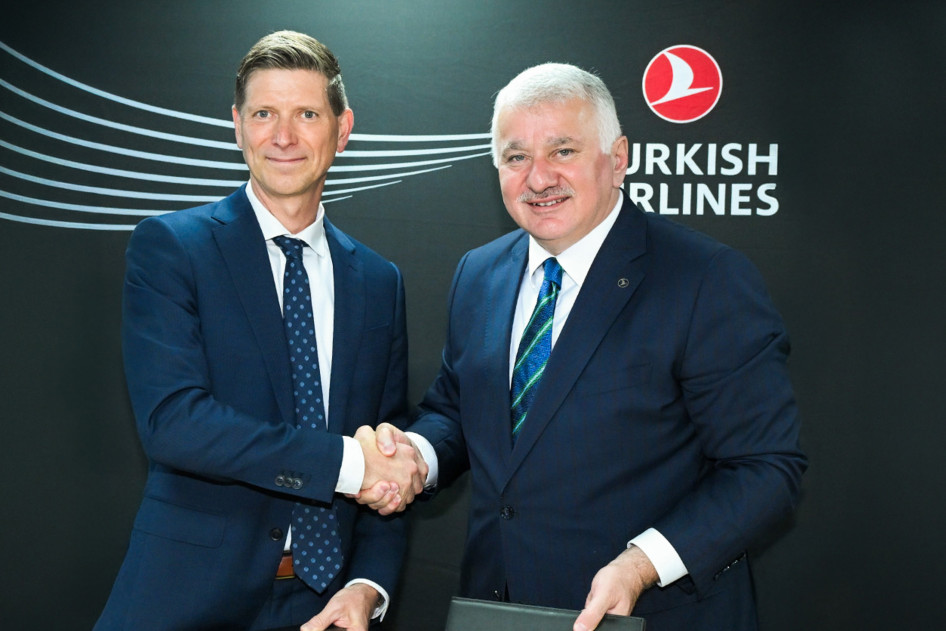 Pauls Cālītis, az airBaltic ideiglenes vezérigazgatója és operatív igazgatója és Bilal Ekşi, a Turkish Airlines vezérigazgatója