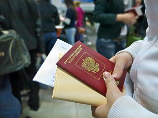 Egyre több tagállam támogatja az orosz turistavízum-kiadás felfüggesztését