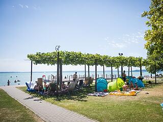 Ötcsillagos strandminősítések a Balatonnál