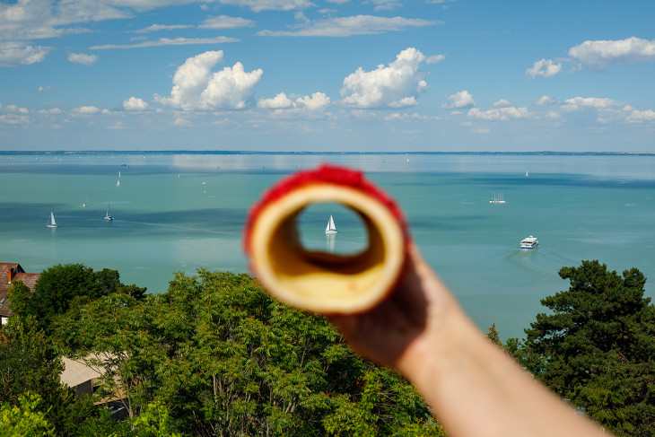 Kürtöskalács Balatonnal / Forrás: Vitéz Kürtös 