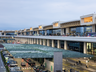 Csatatérré változott egy időre a milánói reptér 1-es terminálja