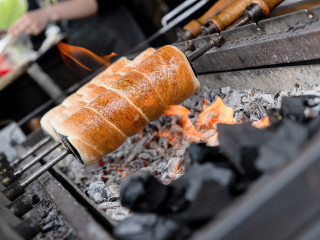 Régi ízek, új trendek: jön a kürtöskalács fesztivál