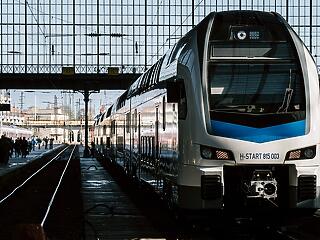 Március 15-én állnak forgalomba az első emeletes motorvonatok a MÁV-nál