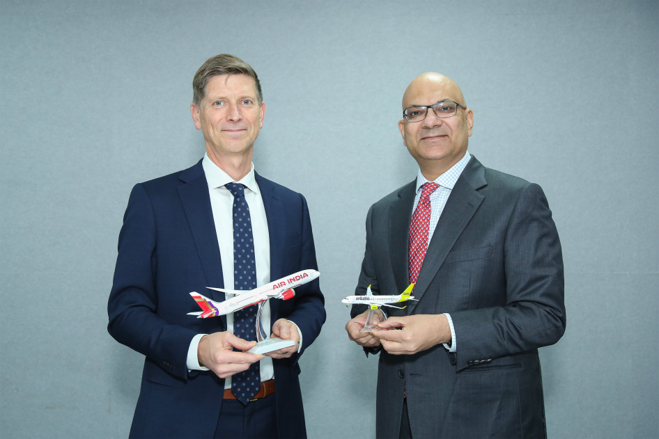 Pauls Cālītis, az airBaltic ideiglenes vezérigazgatója és operatív igazgatója és Nipun Aggarwal, az Air India kereskedelmi igazgatója 