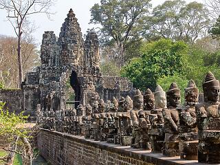Mire eljuthat Angkorba...