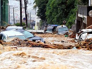 Több mint százan veszítették életüket a heves esőzések miatt Japánban