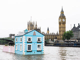 Egy Temzén úszó házba lehet beköltözni