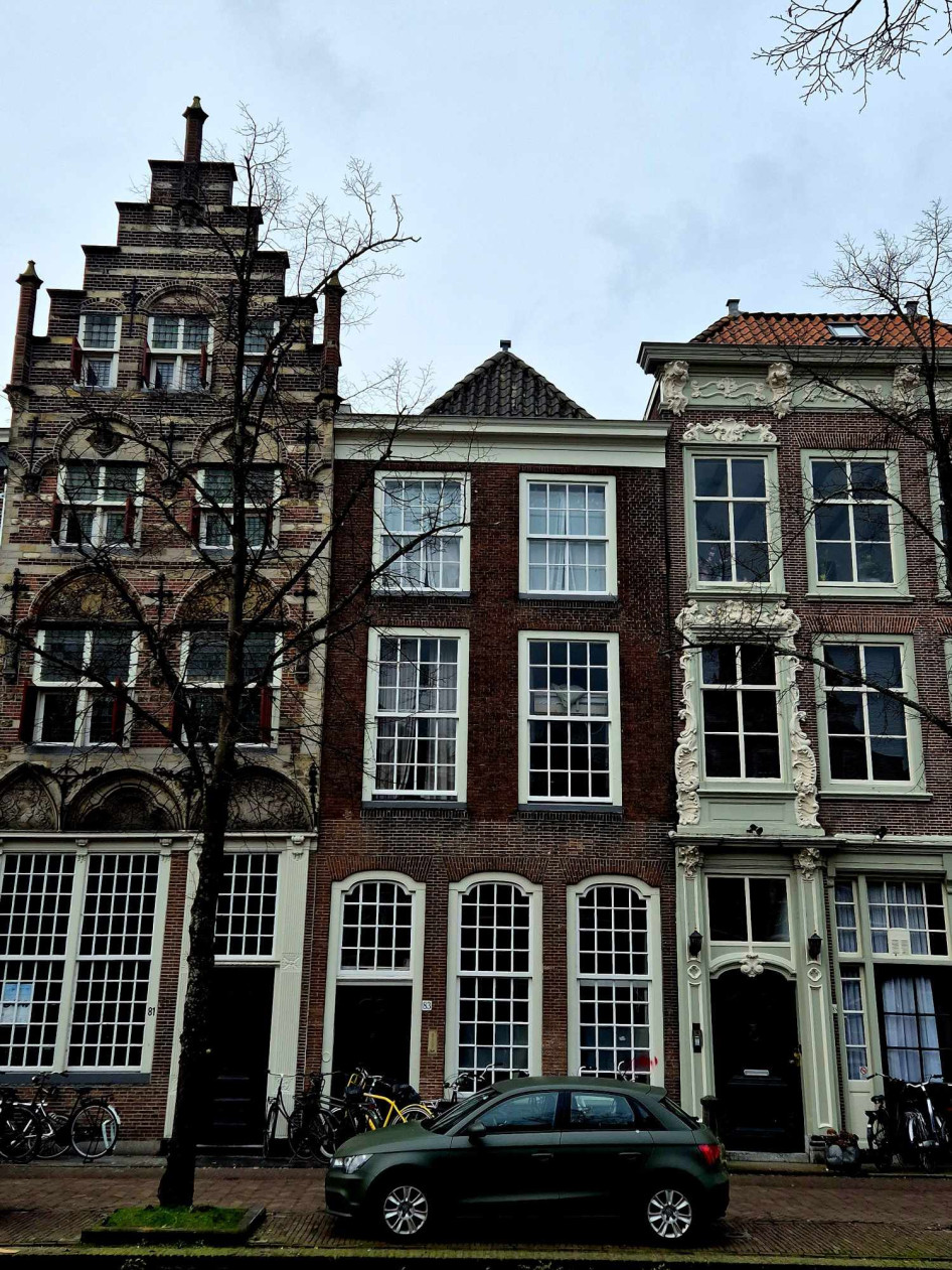 Delft egyik csatornája mentén