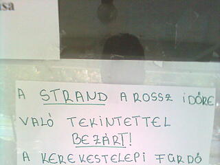 Ki a vízből, záróra!