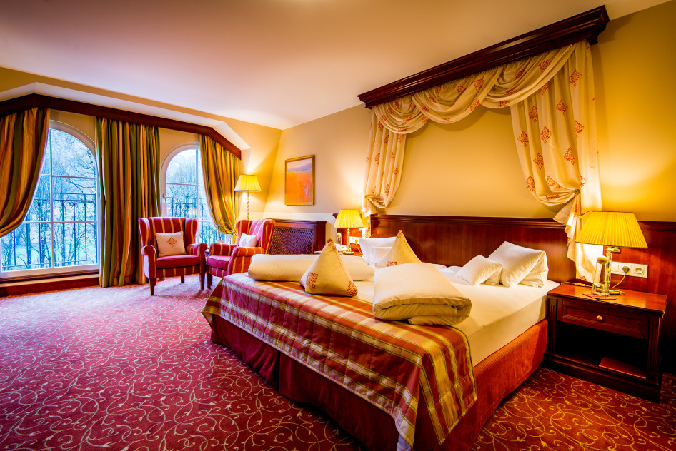 Vendégszoba, ami másutt egy tágas lakosztálynak is beillene / Forrás: Grandhotel Lienz