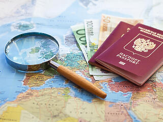 Döntött az EU: októbertől lassul és drágább lesz az orosz turistavízumok kiadása