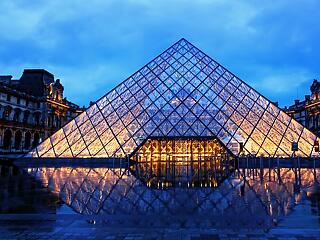 Aludt már a Louvre-ban?