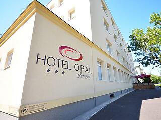Mosolygós szálloda lett a Hotel Opál