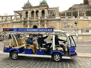 Budapest Busz viszi a turistákat a Várnegyedbe és a Várkert Bazárba